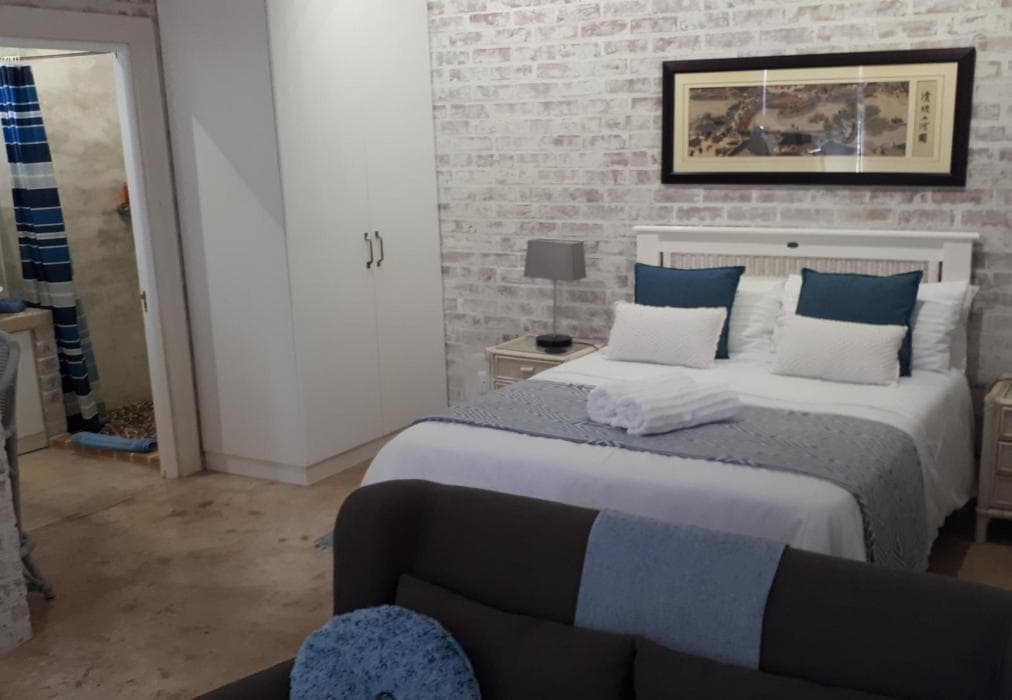 Red Bishop 3 Bachelor Luxury apartment