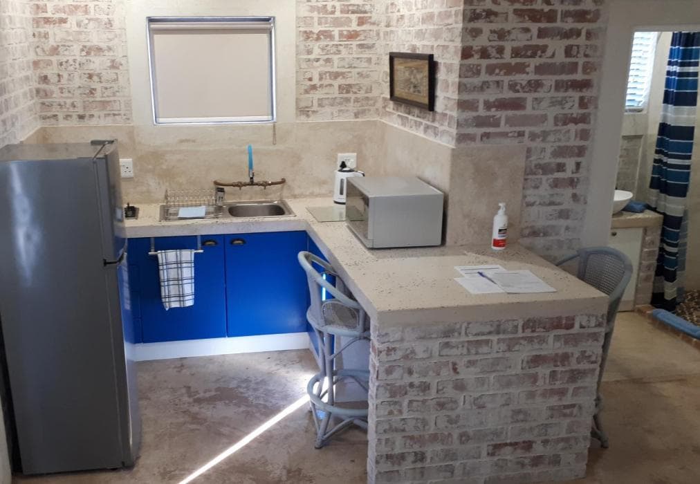 Red Bishop 3 Bachelor Luxury apartment