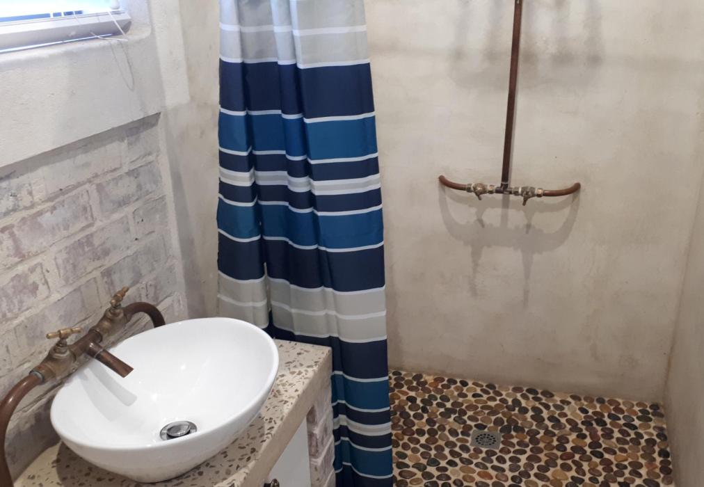 Red Bishop 3 Bachelor Luxury apartment