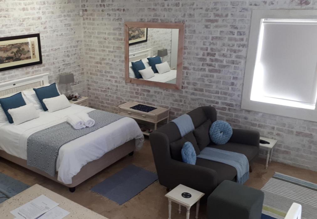 Red Bishop 3 Bachelor Luxury apartment