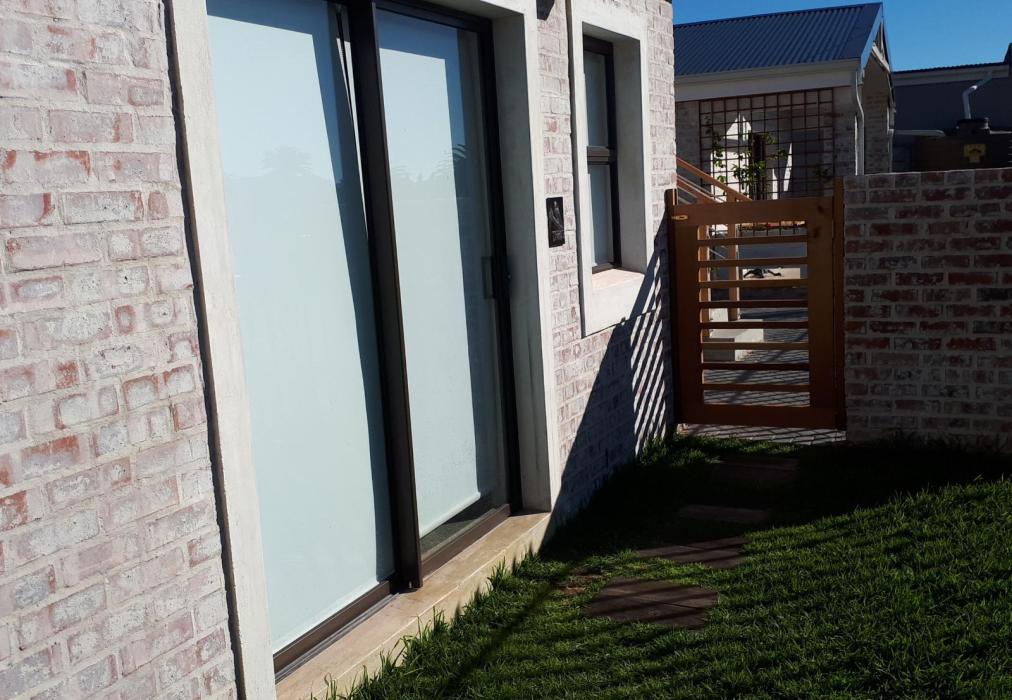 Red Bishop 3 Bachelor Luxury apartment