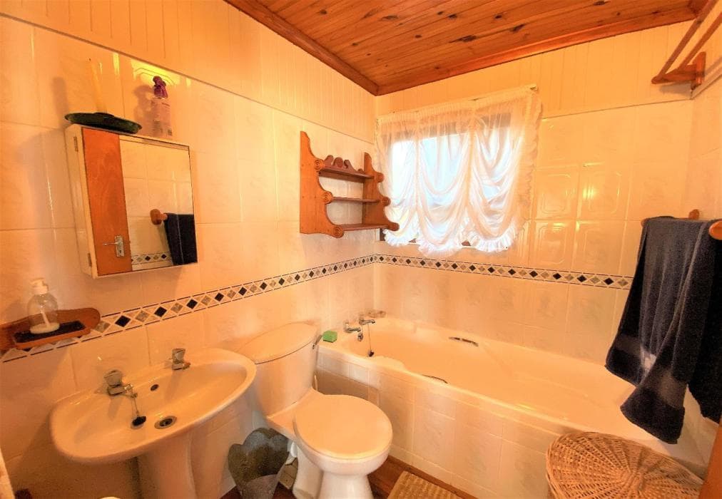 Houtboschbay 23 Hummingbird House Aston