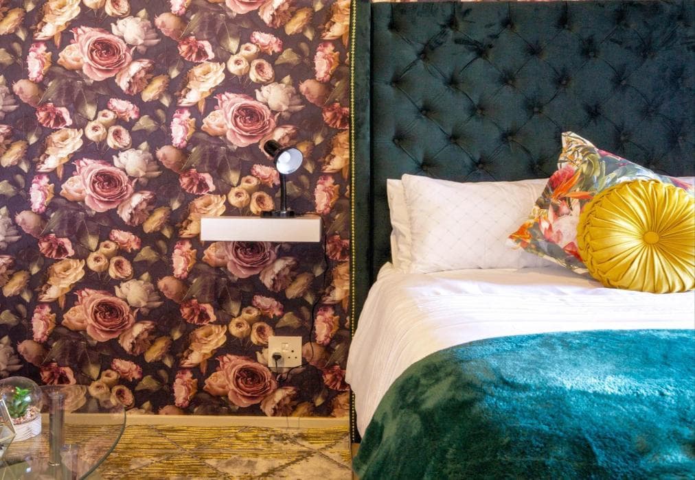 Black Bricks Studio Apartment