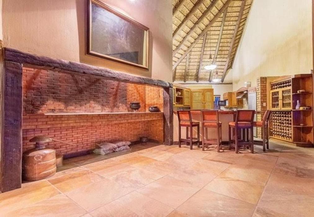 Tholo Private Game Lodge