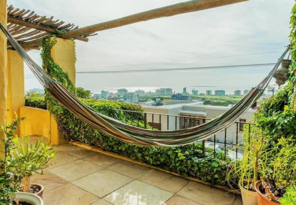 Sun & Sea Downtown Mediterranean Villa