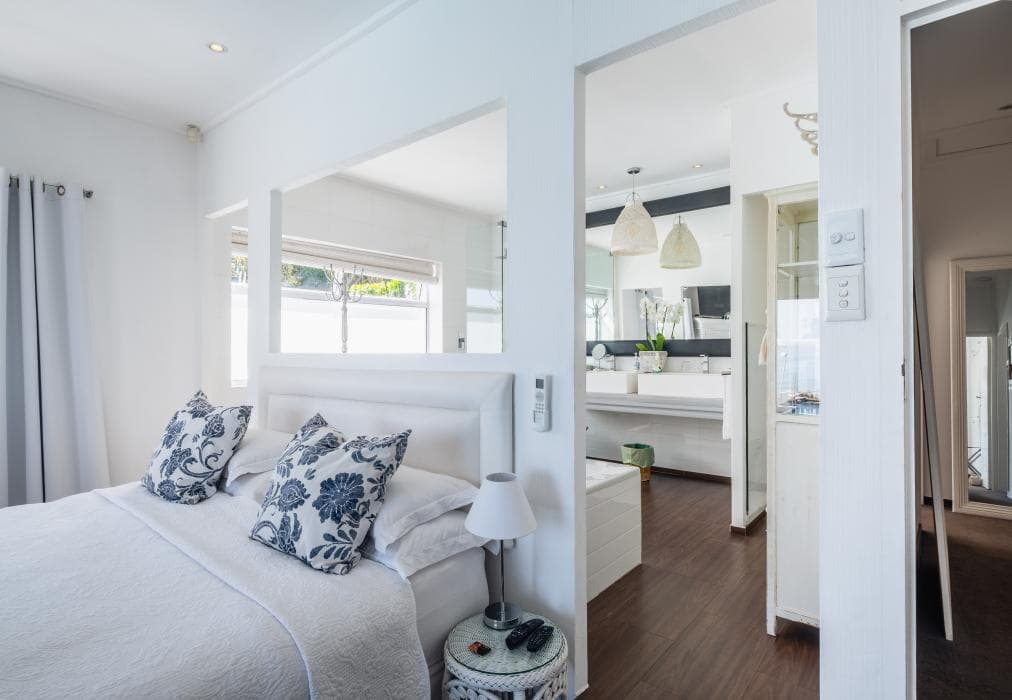 Clifton Sunset: 24/7 Power and Warm Infinity Pool