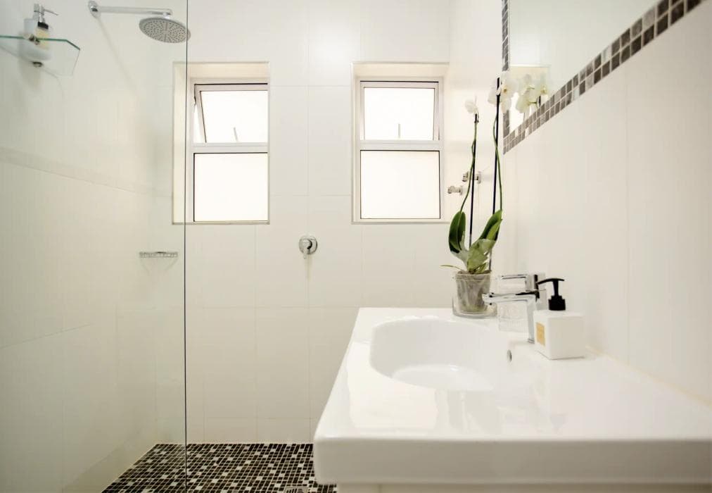 Clifton Sunset: 24/7 Power and Warm Infinity Pool