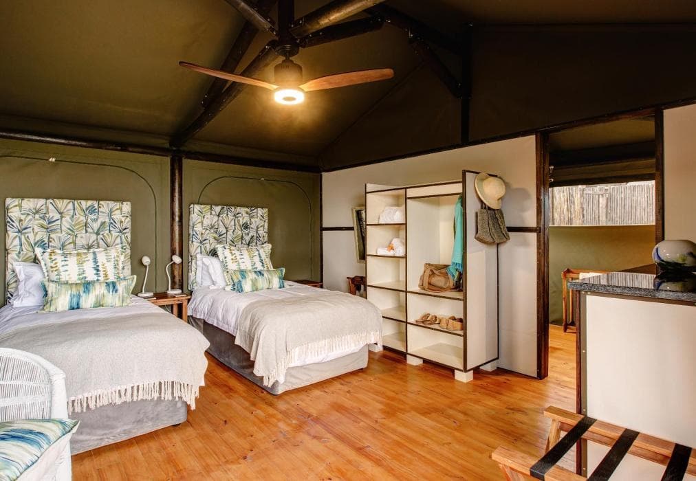 Khoenhoen Beach Lodge