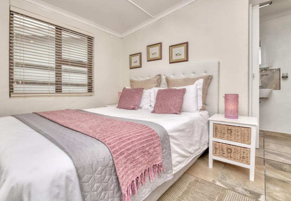 Land's Edge Struisbaai