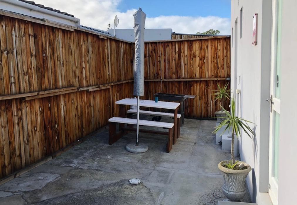 Struisbaai Holiday - Comfortable Stop Over