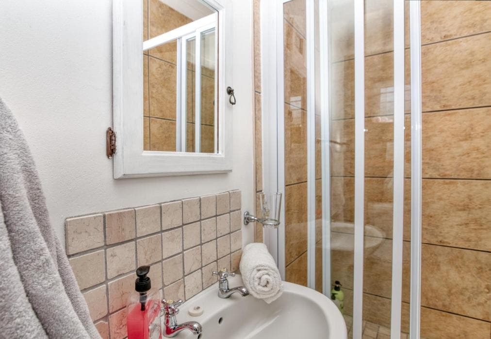 Struisbaai Holiday - Comfortable Stop Over