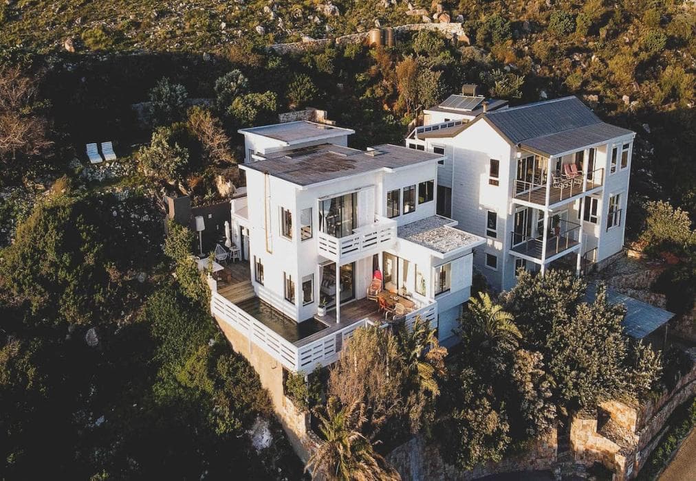 Shangri La in Misty Cliffs