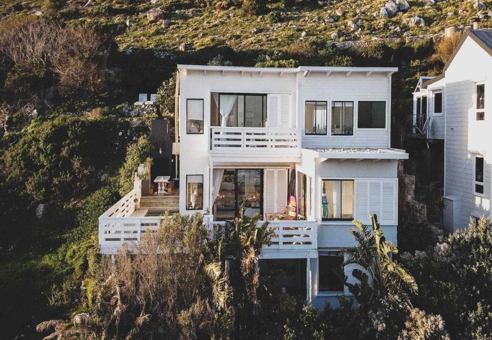 Shangri La in Misty Cliffs