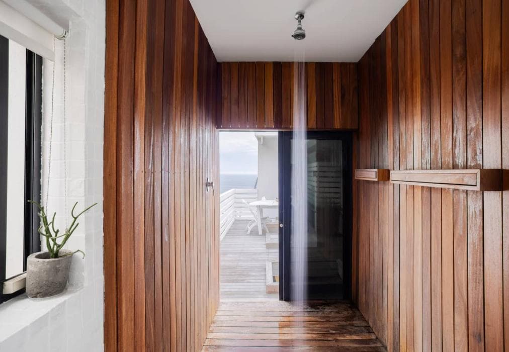 Shangri La in Misty Cliffs