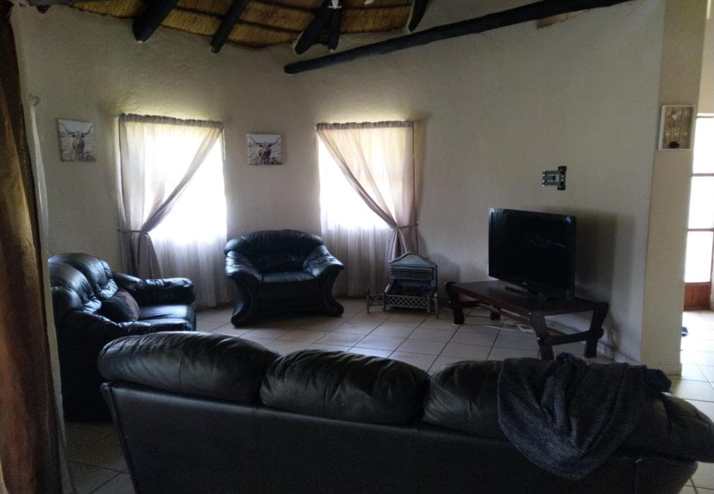 Die Opstal Thatched Roof