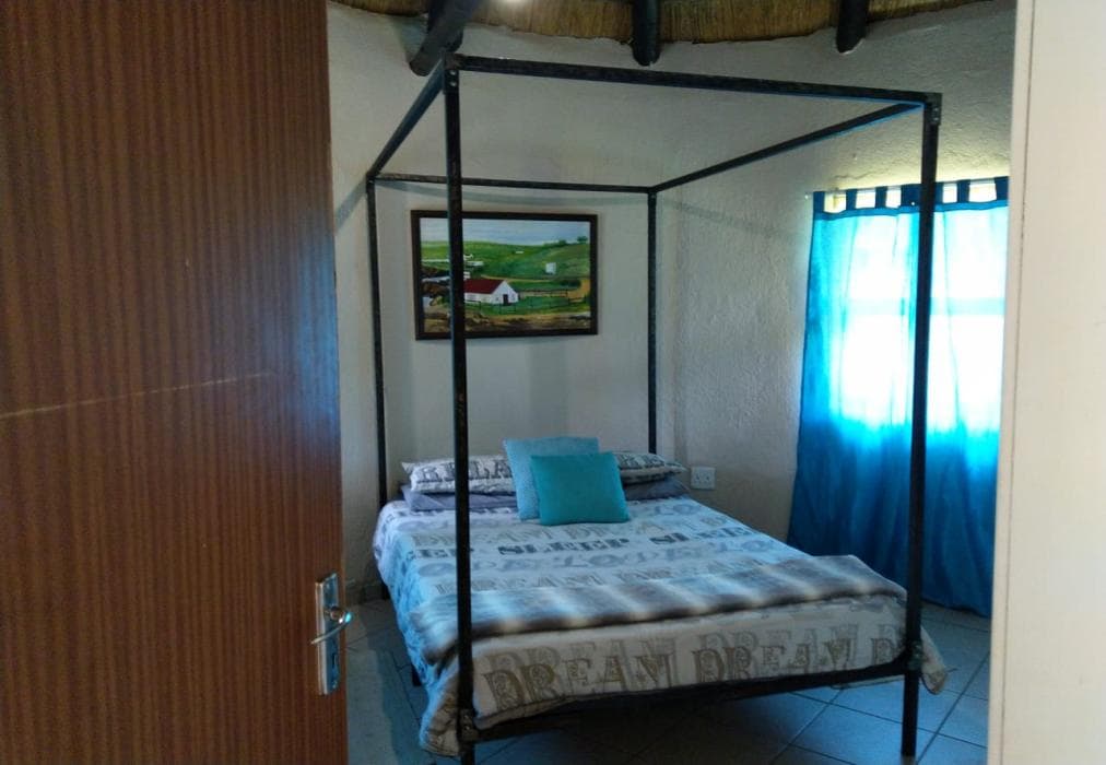 Die Opstal Thatched Roof