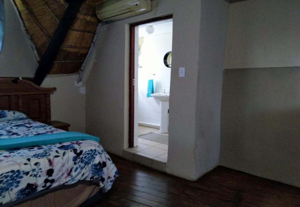 Die Opstal Thatched Roof