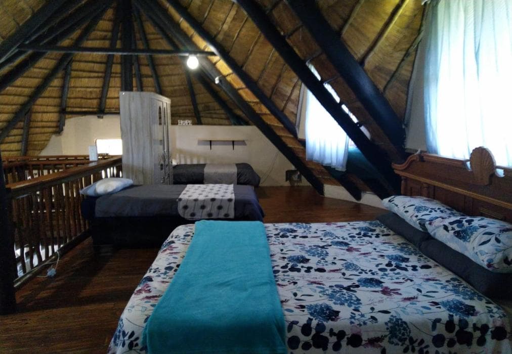 Die Opstal Thatched Roof