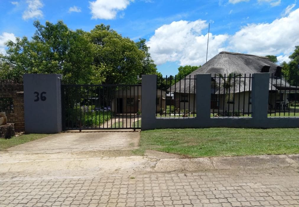 Die Opstal Thatched Roof
