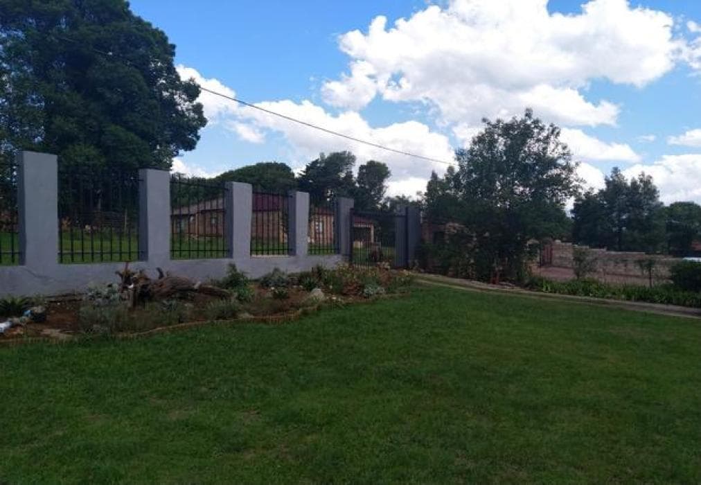 Die Opstal Thatched Roof