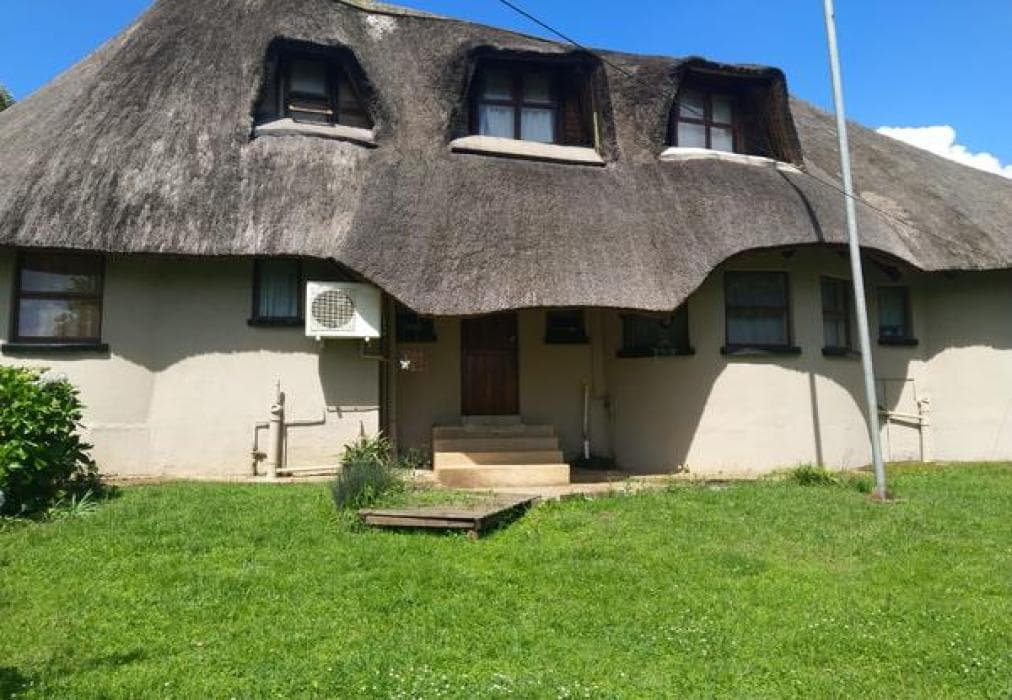 Die Opstal Thatched Roof