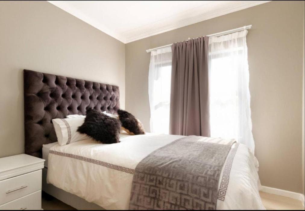 Pax's Luxury Two Bedroom