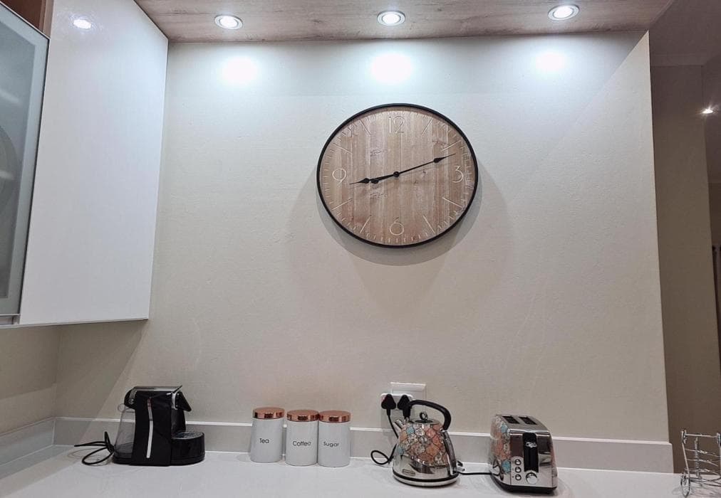 Modern Executive Unit