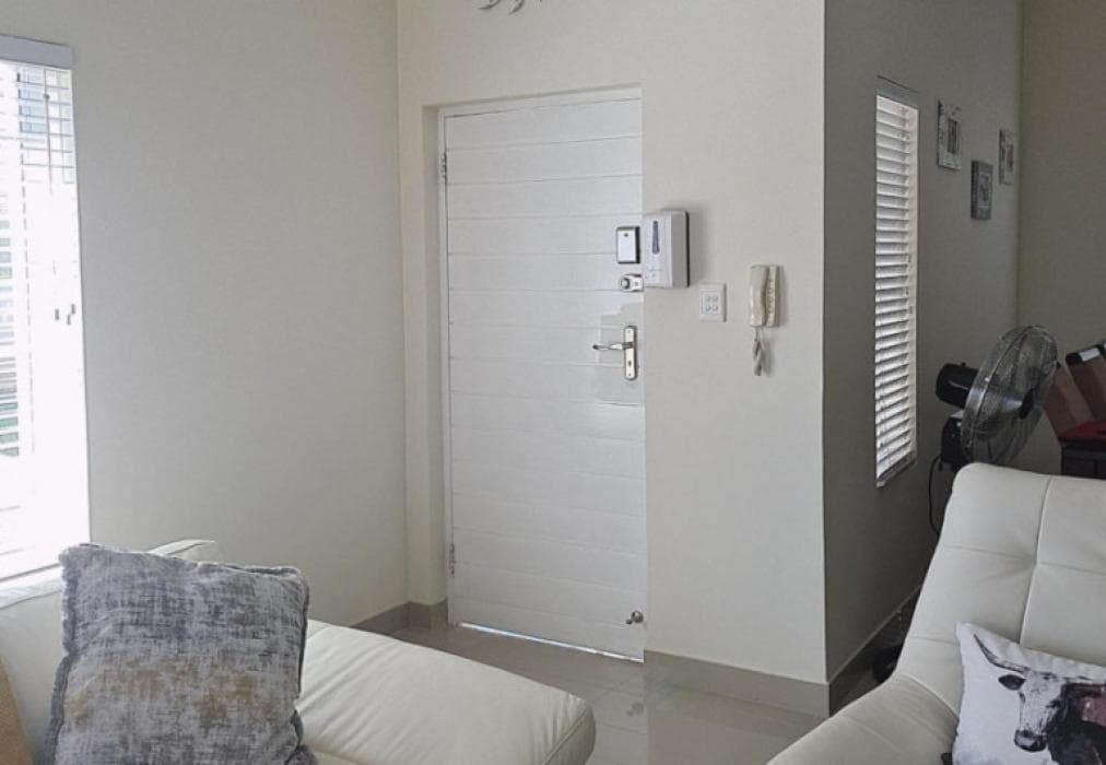 Modern Executive Unit