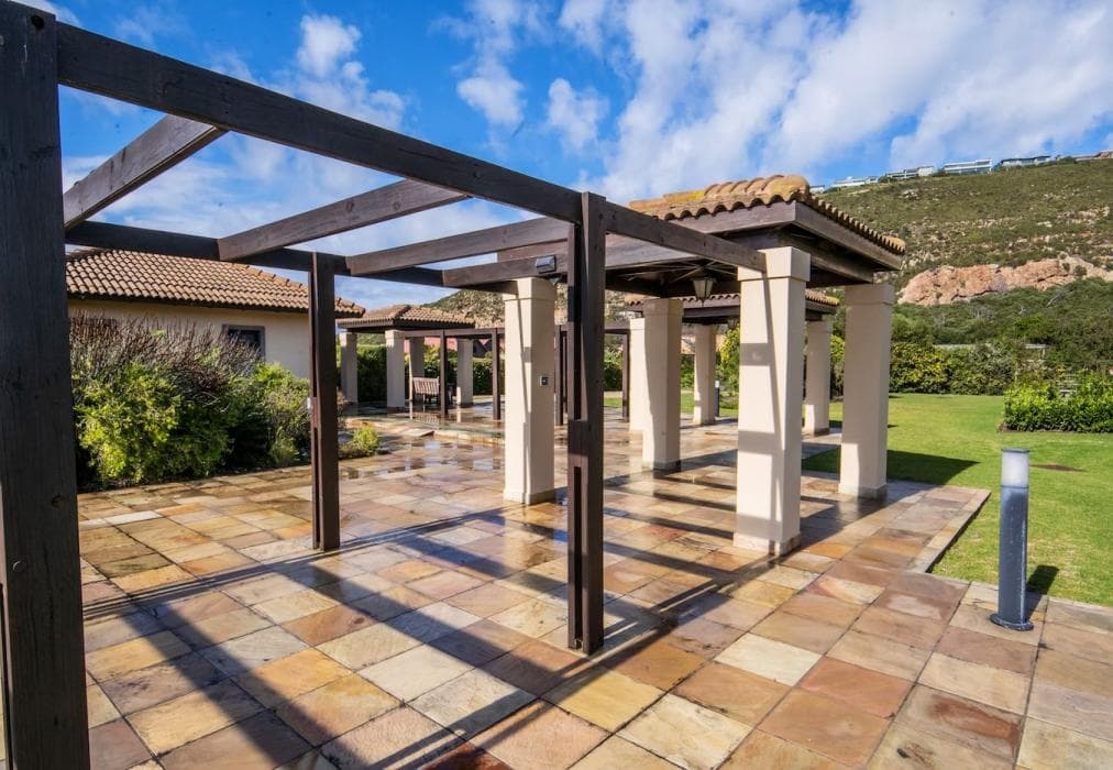 6 Whale Rock Gardens