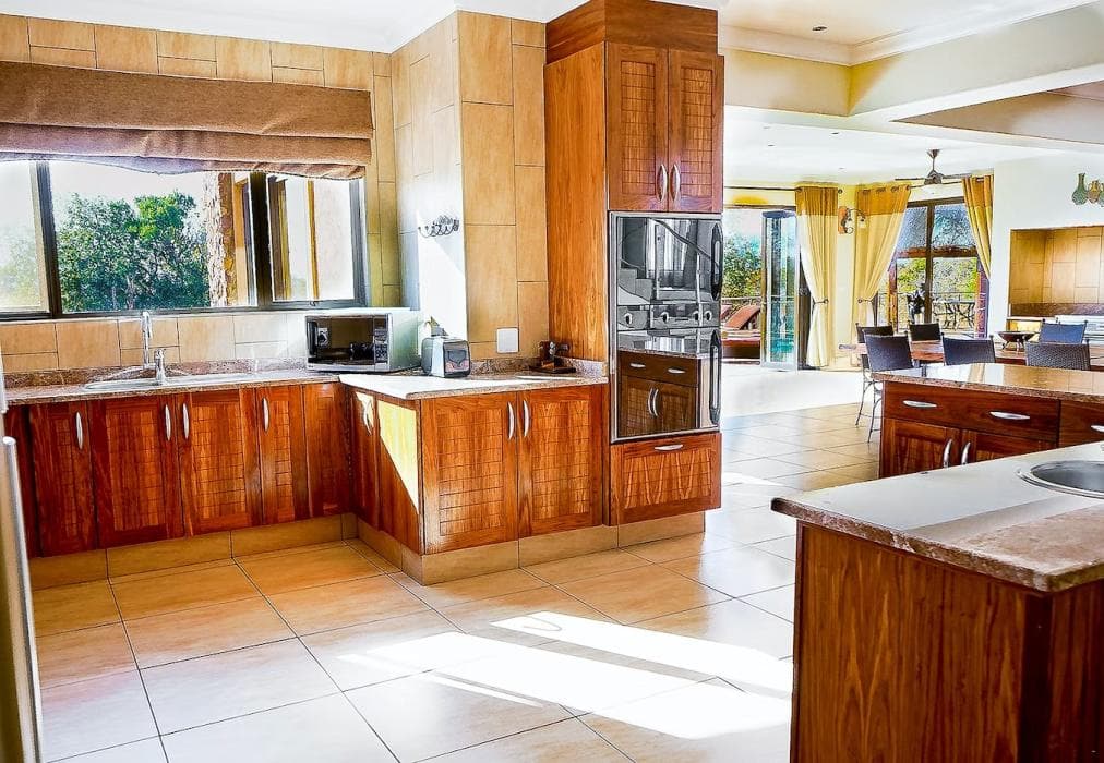 Zebula 8 Bedroom Lodge IV1