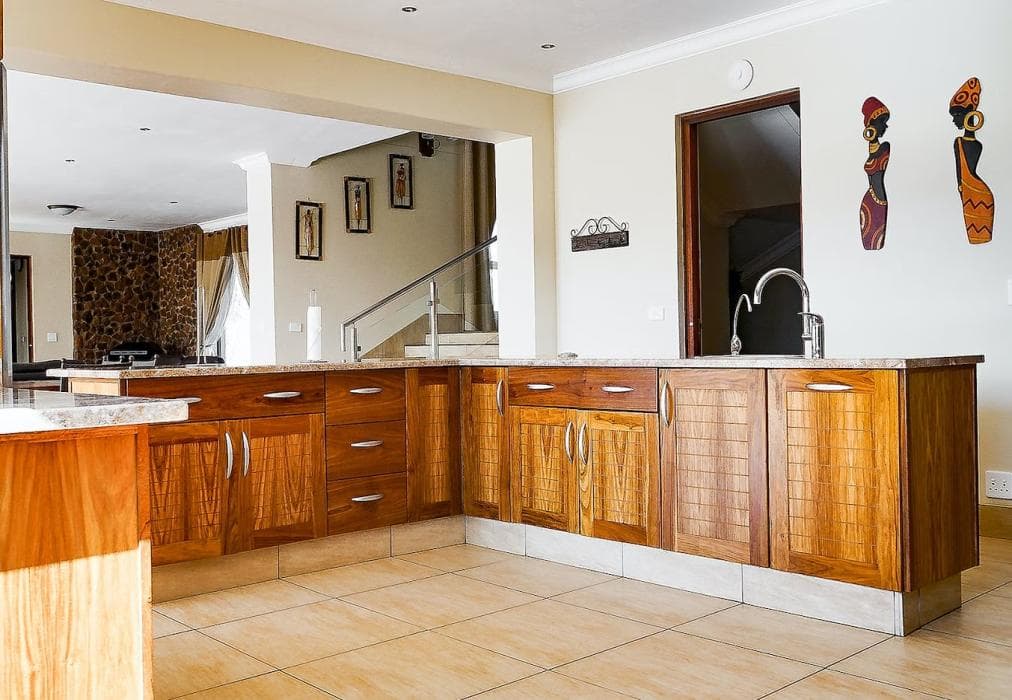 Zebula 8 Bedroom Lodge IV1