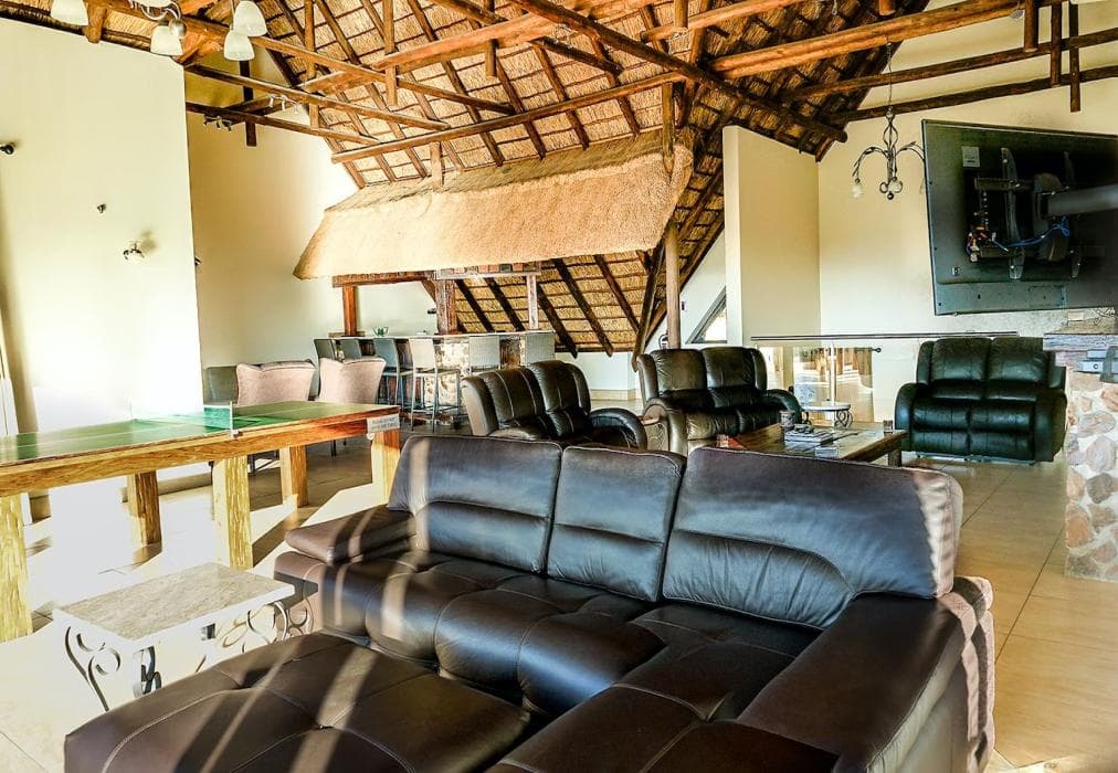 Zebula 8 Bedroom Lodge IV1