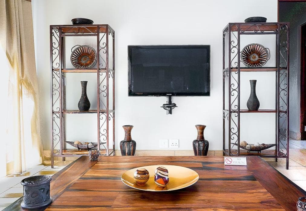 Zebula 8 Bedroom Lodge IV1