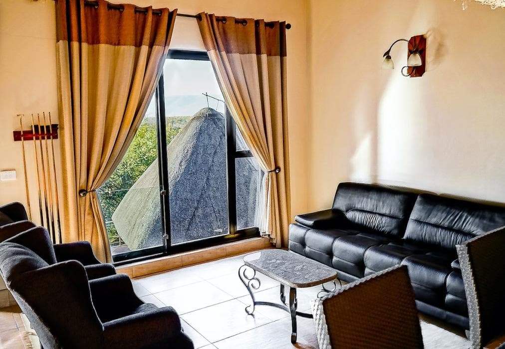 Zebula 8 Bedroom Lodge IV1
