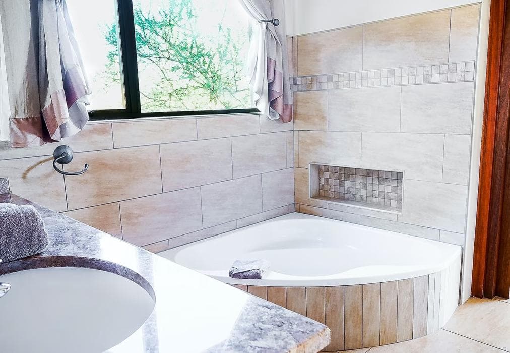 Zebula 8 Bedroom Lodge IV1