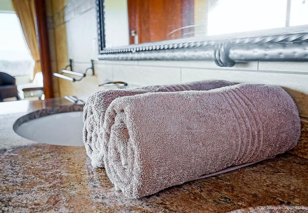 Zebula 8 Bedroom Lodge IV1