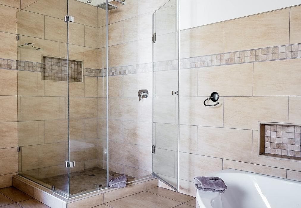 Zebula 8 Bedroom Lodge IV1