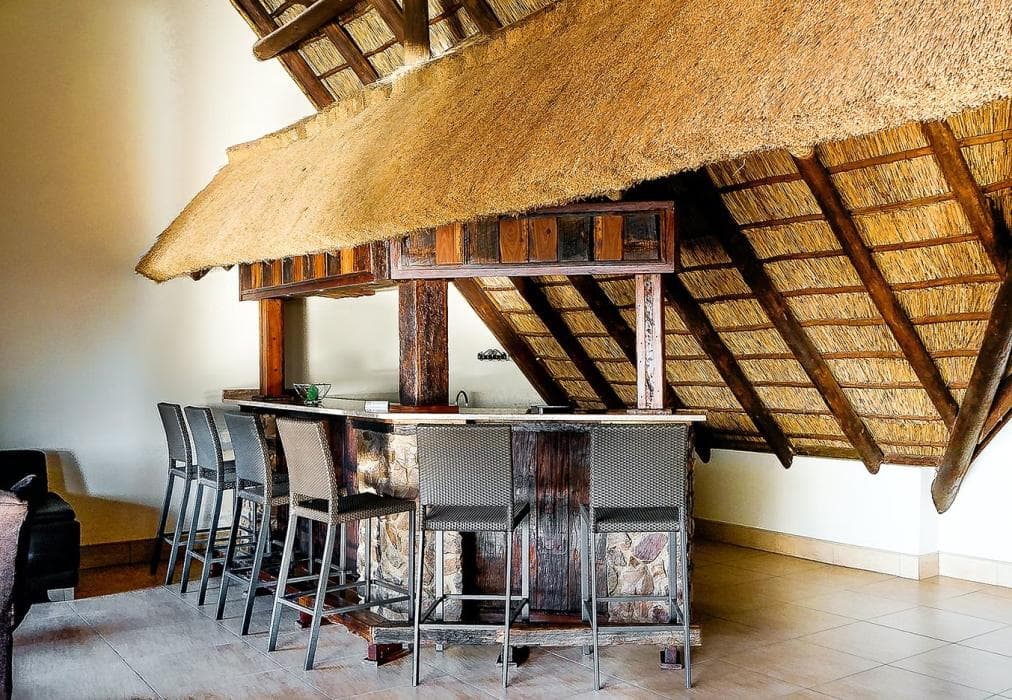 Zebula 8 Bedroom Lodge IV1