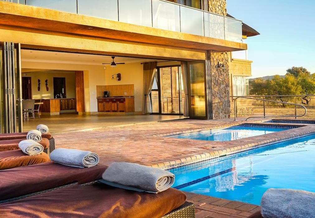 Zebula 8 Bedroom Lodge IV1