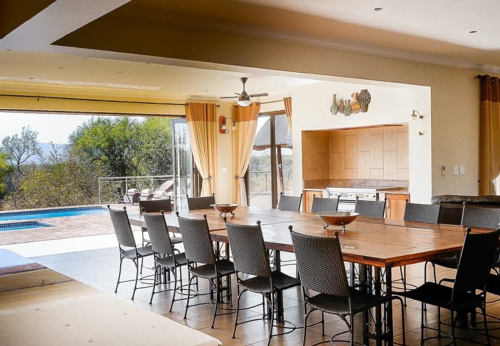 Zebula 8 Bedroom Lodge IV1