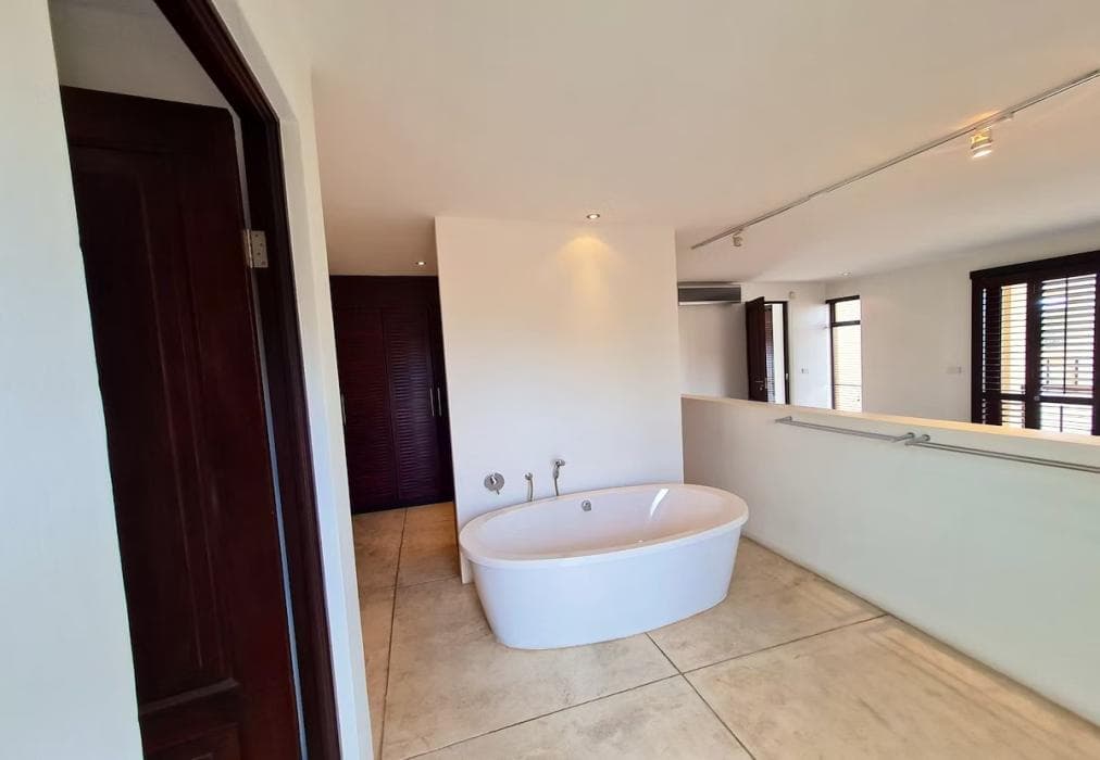 Zebula 5-Bedroom House IZN1