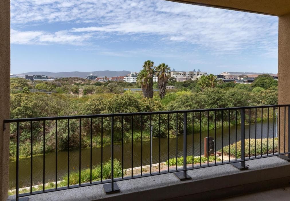 Waters Edge Luxury 1-Bedroom Apartment