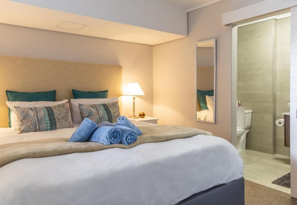 Waters Edge Luxury 1-Bedroom Apartment