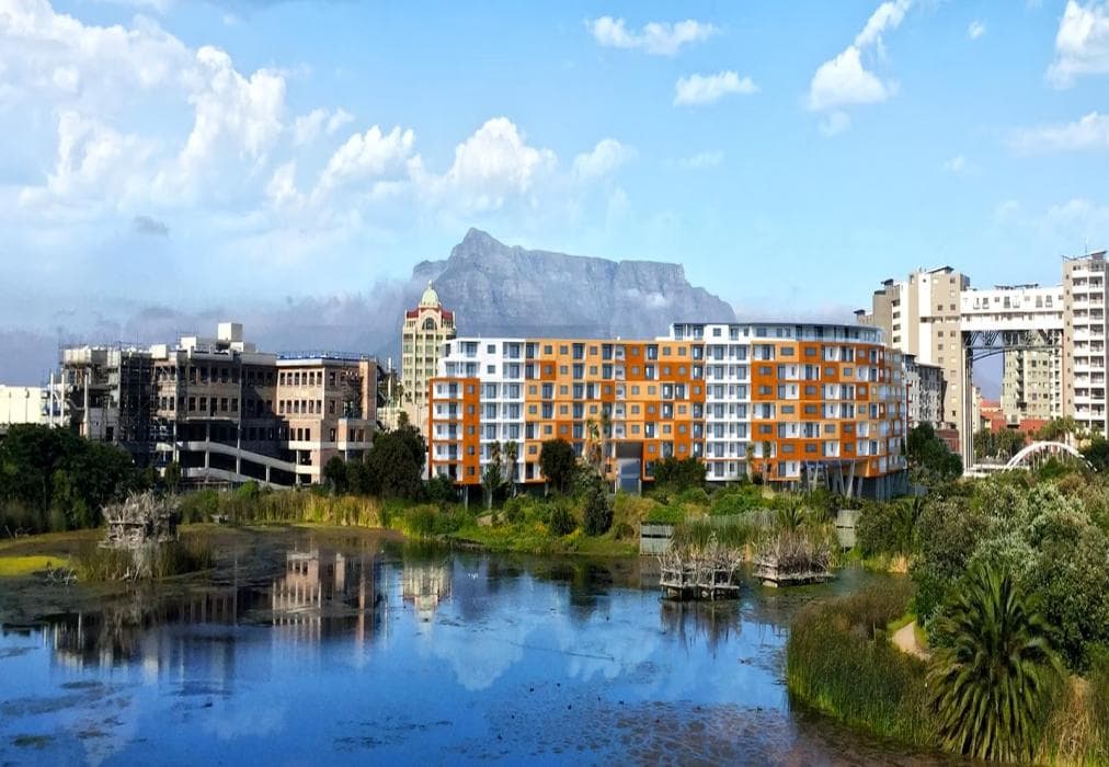 Waters Edge Luxury 1-Bedroom Apartment