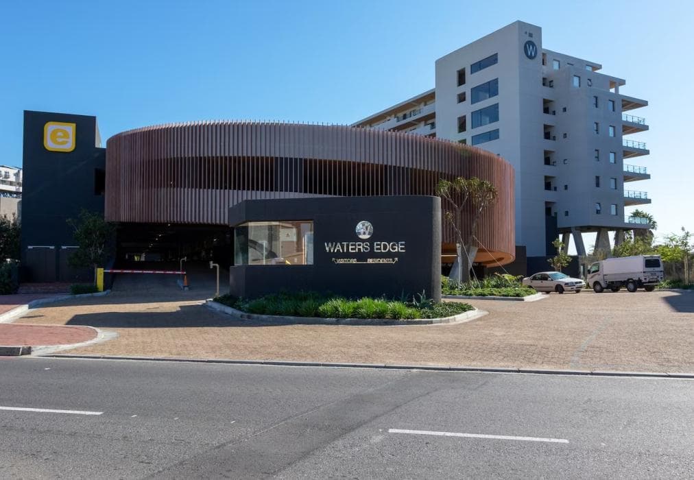 Waters Edge Luxury 1-Bedroom Apartment