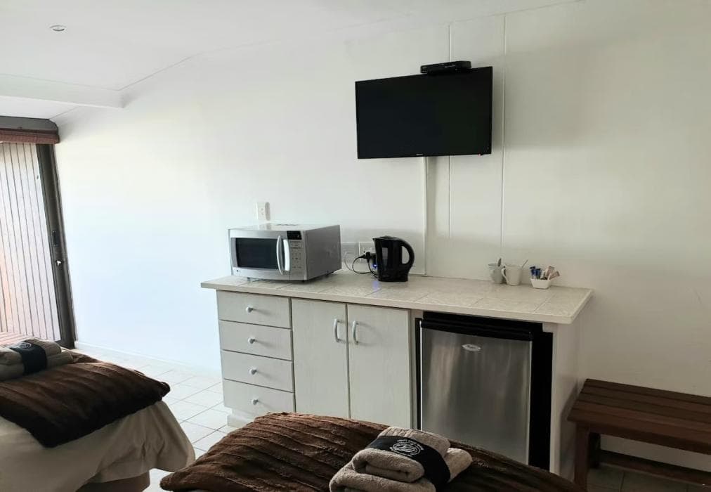 Breede River Lodge Waterfront Room 104