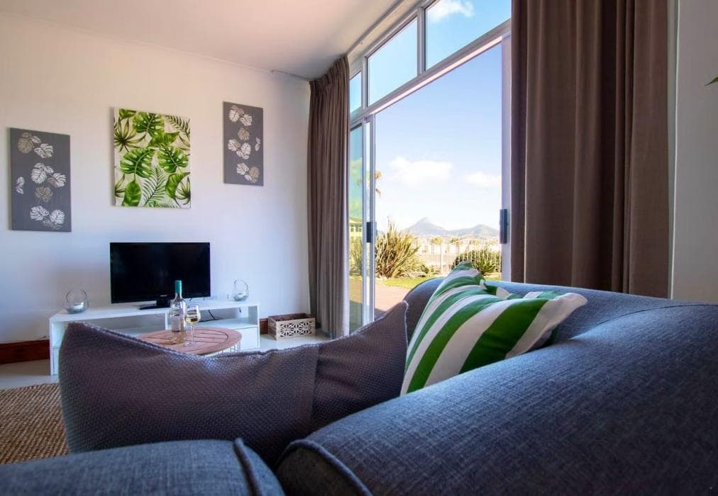 Romantic Beachfront Bachelor