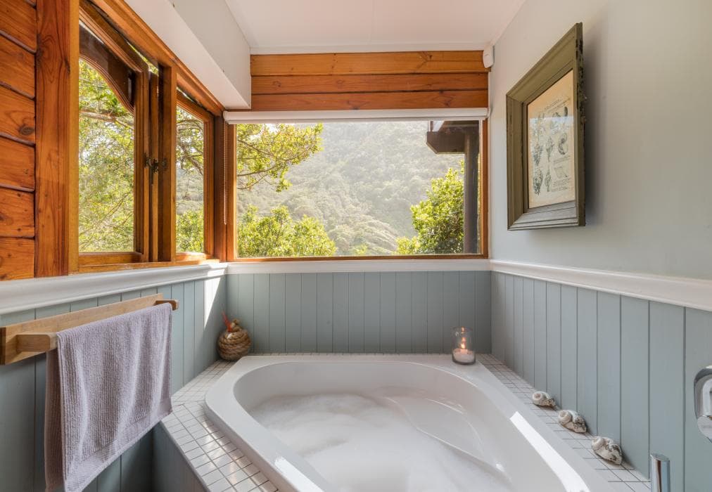 Ballots Bay Treehouse