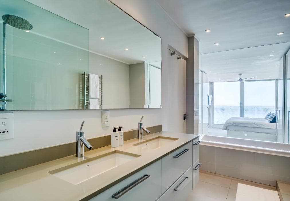 Ocean Breeze, Clifton