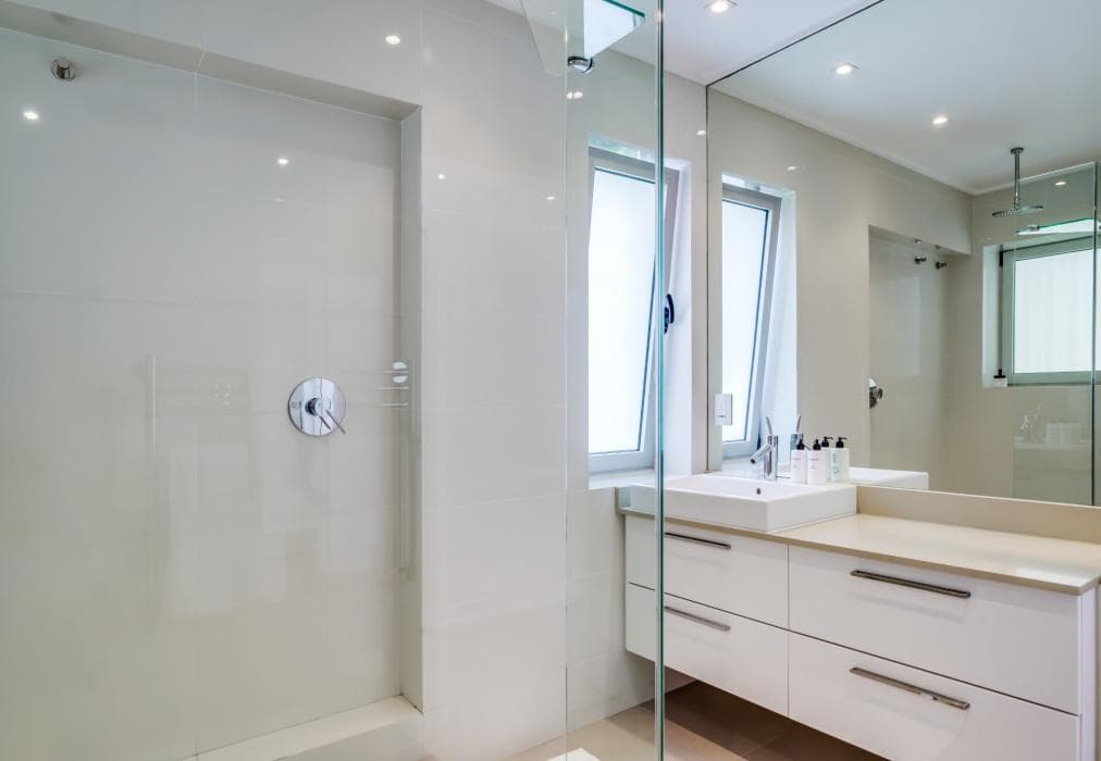 Ocean Breeze, Clifton